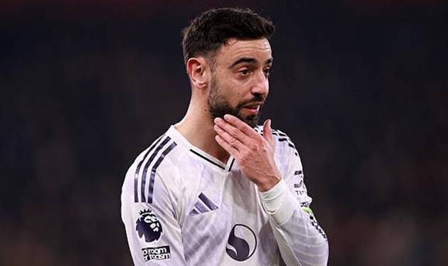Bruno Fernandes c&oacute; thẻ rời Manchester United.