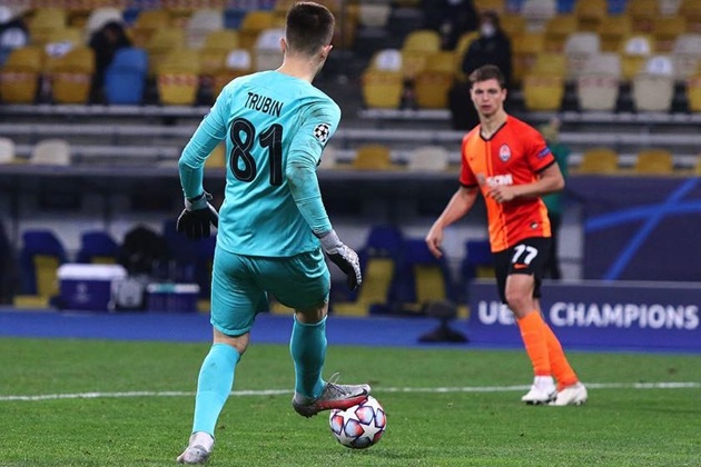 Ảnh bài viết Giải mã luật chuyền về và những bàn thua khó tin sát vạch vôi