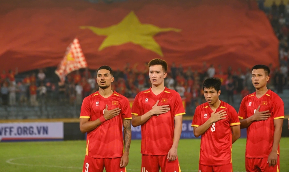 Ảnh bài viết Sao nhập tịch Hoàng Hên gây sốt khi hát vang Quốc ca