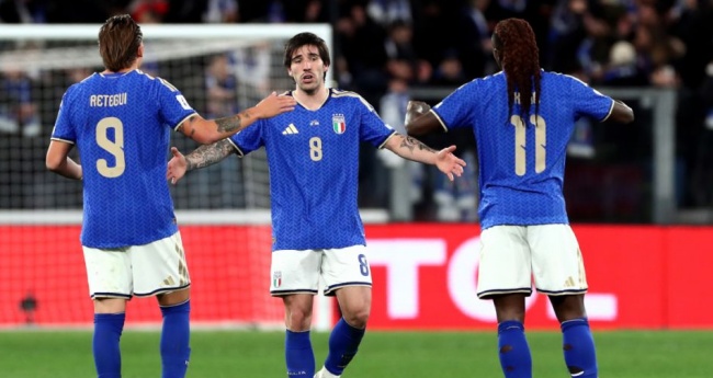 Italia đ&aacute;nh bại Bắc Ireland, gi&agrave;nh v&eacute; v&agrave;o chung kết play-off World Cup.