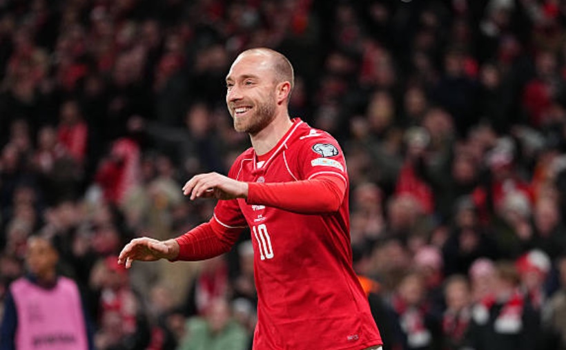 Eriksen c&ugrave;ng c&aacute;c đồng đội tiến gần hơn đến tấm v&eacute; dự World Cup.