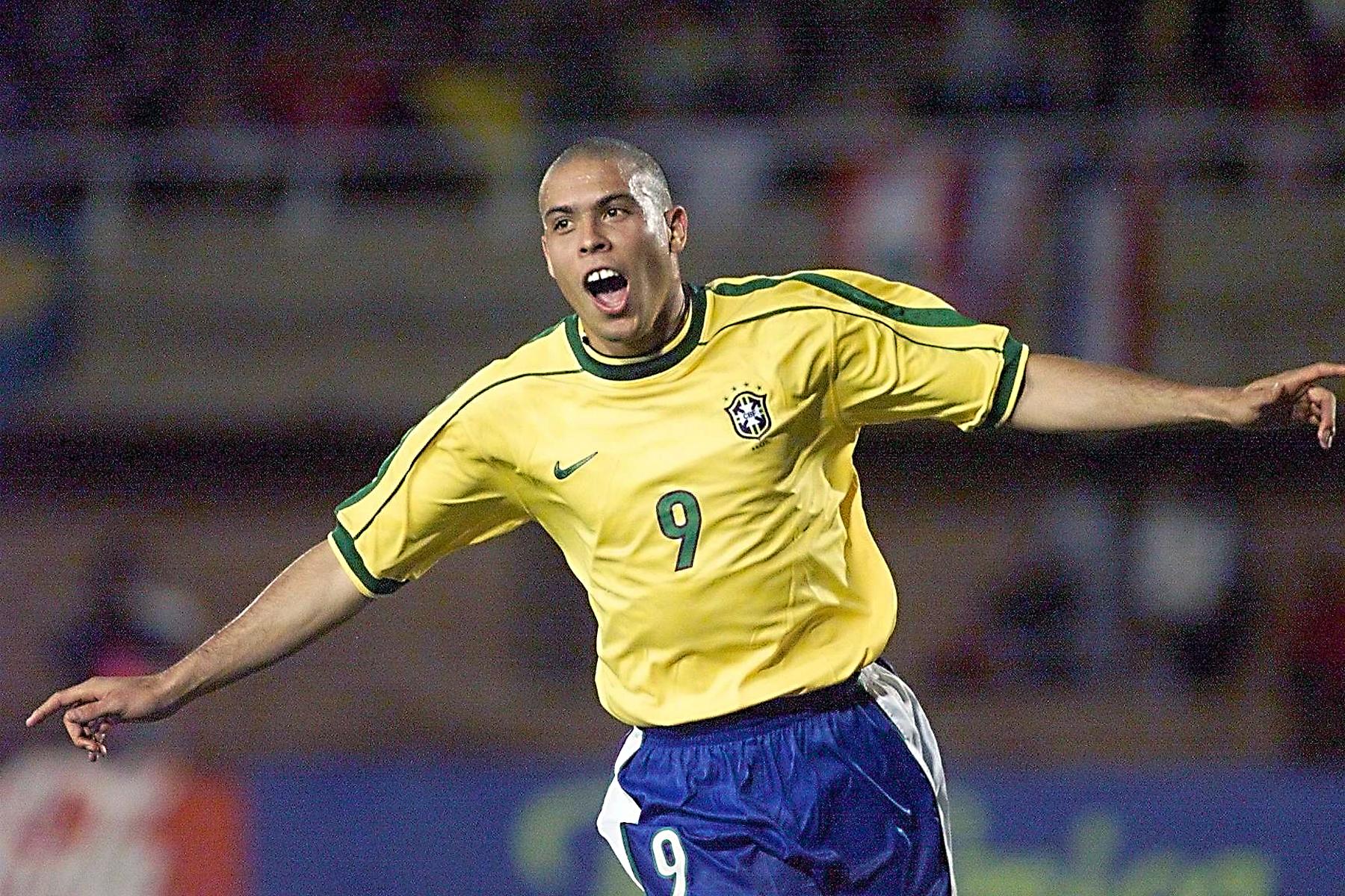 Samba từng biến s&acirc;n cỏ th&agrave;nh s&acirc;n khấu cảm x&uacute;c.