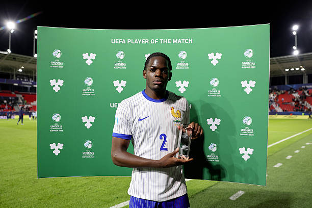 Ảnh bài viết Tại sao Castello Lukeba hợp Liverpool hơn Man Utd và Arsenal?