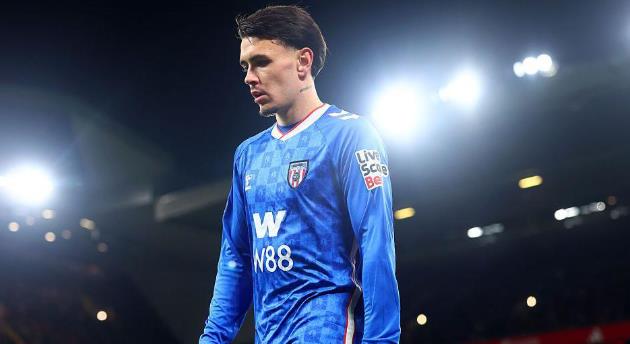 Enzo Le Fee được Arsenal quan tâm.