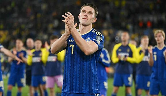 Viktor Gyokeres tỏa s&aacute;ng trong trận đấu với Ukraine.