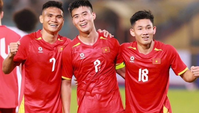 Tuyển Việt Nam &aacute;p s&aacute;t top 100 tr&ecirc;n BXH FIFA.
