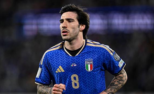 Sandro Tonali tỏa s&aacute;ng trong m&agrave;u &aacute;o tuyển &Yacute;