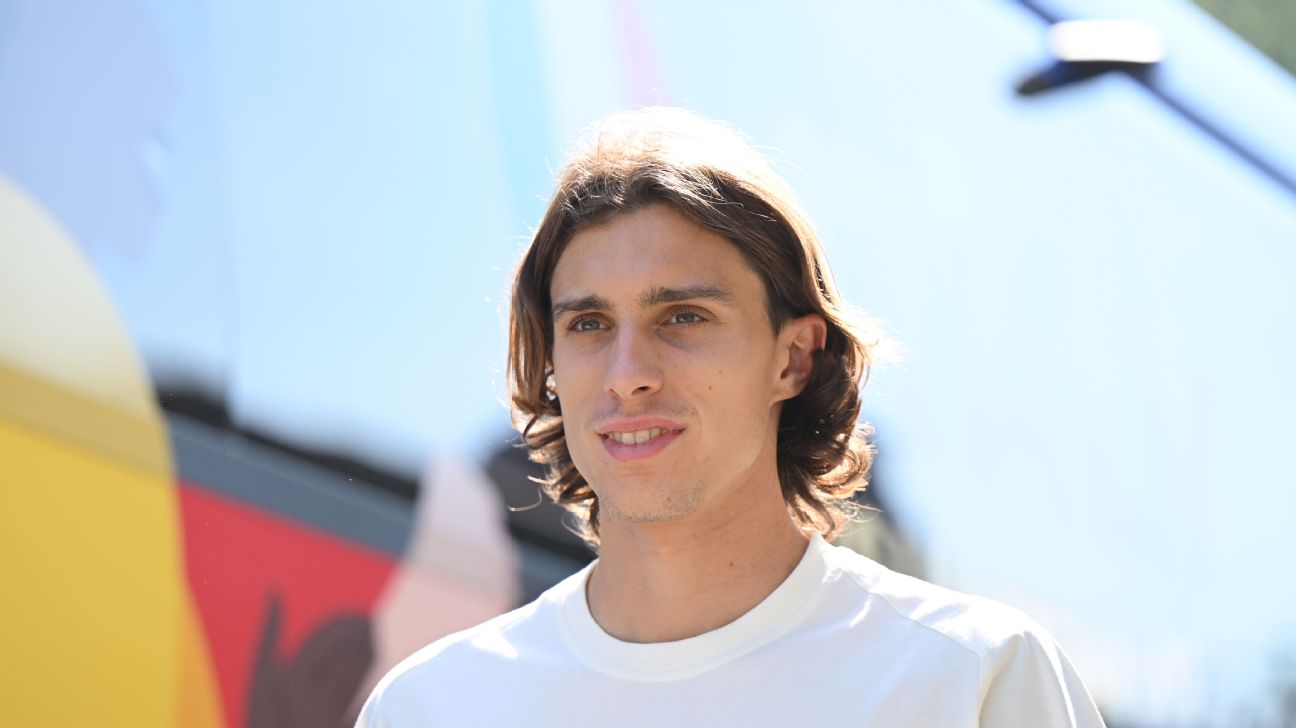 Calafiori biểu tượng mới của Italian style.