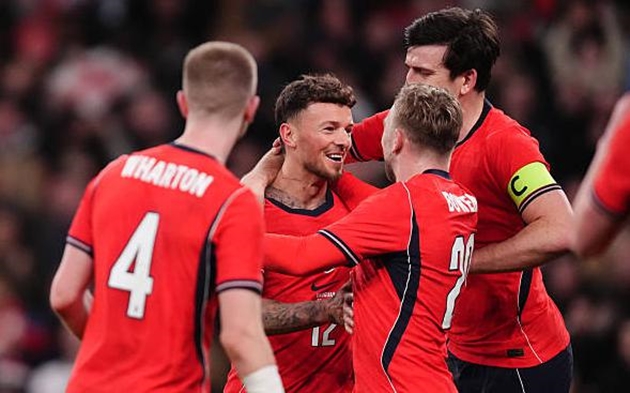 Ben White ghi bàn trong trận đấu tái xuất tuyển Anh.