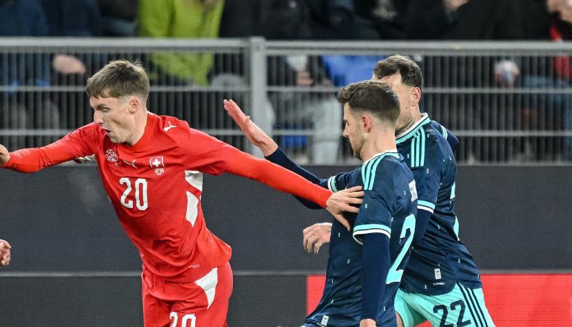 Thụy Sĩ khiến Đức gặp nhiều kh&oacute; khăn trong 45 ph&uacute;t đầu.