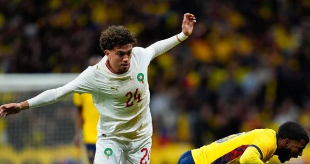 Neil El Aynaoui gi&uacute;p c&oacute; trận h&ograve;a trước .