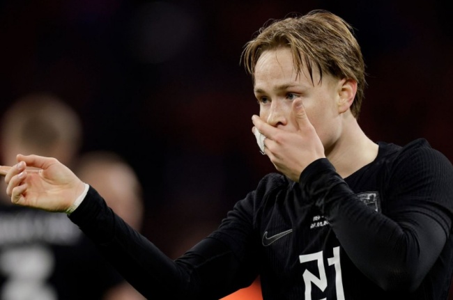 Andreas Schjelderup ghi b&agrave;n đẳng cấp.