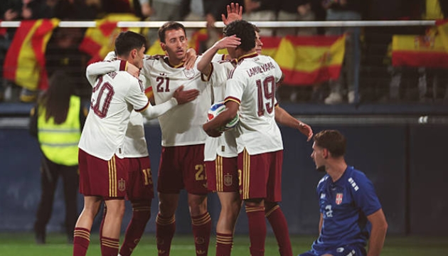 Tây Ban Nha đè bẹp Serbia 3 bàn không gỡ.