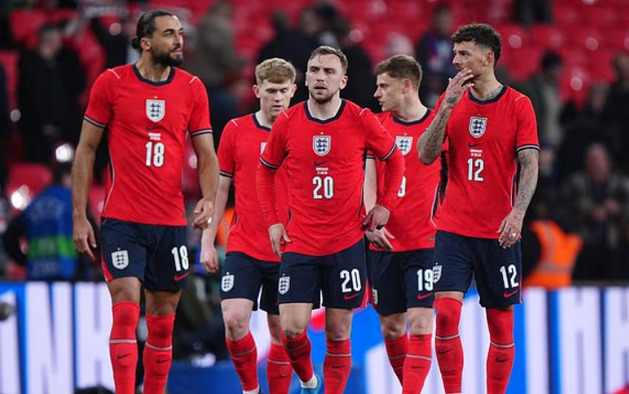 Tuyển Anh chật vật khi thi đấu với đội h&igrave;nh dự bị.