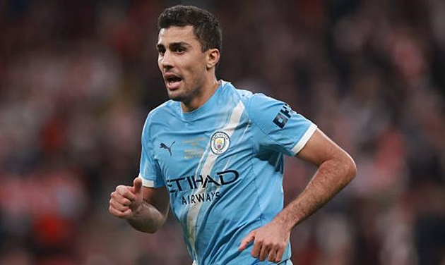 Rodri l&ecirc;n tiếng về tin đồn gia nhập Real Madrid.