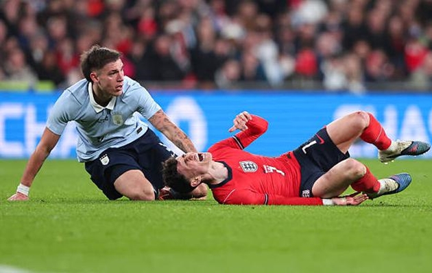 Manuel Ugarte khó lòng trụ lại Manchester United.