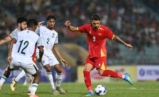 Ảnh bài viết FIFA đăng ảnh Đỗ Hoàng Hên hát quốc ca Việt Nam