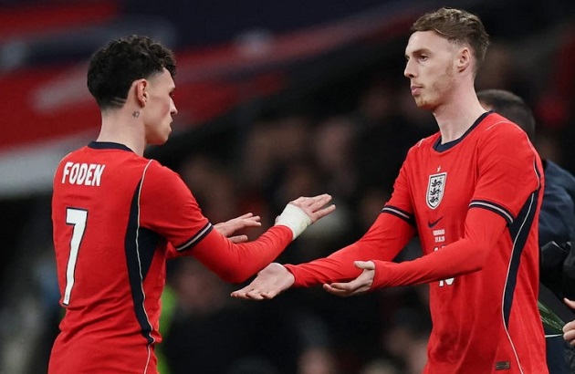 Foden chơi nhạt nh&ograve;a trước Uruguay.