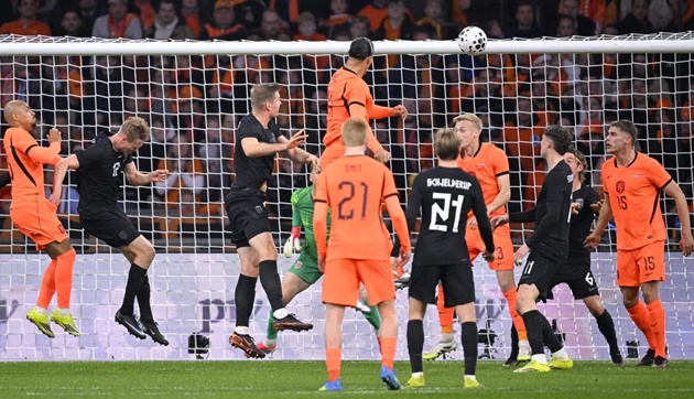 Hà Lan tận dụng pha bóng cố định trước Na Uy