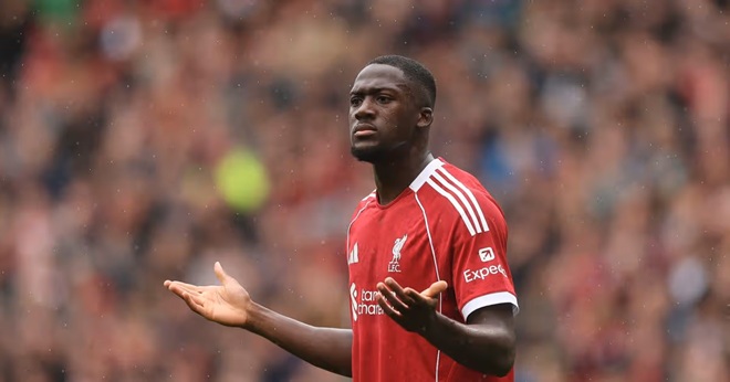 Liverpool c&oacute; thể mất trắng Konate.