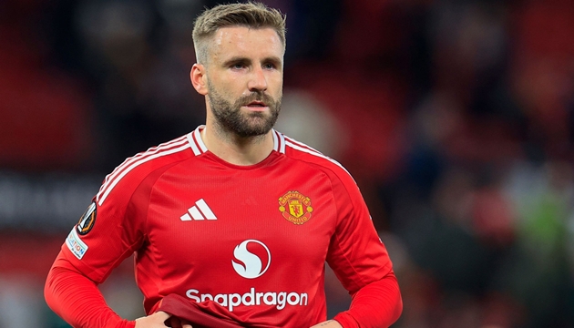 Luke Shaw cũng cần được hỗ trợ.