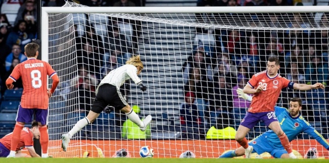 Nhật Bản đ&aacute;nh bại Scotland 1-0.