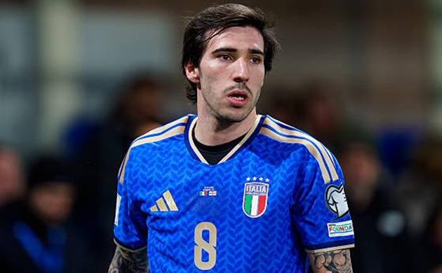 Manchester City quan t&acirc;m Sandro Tonali.