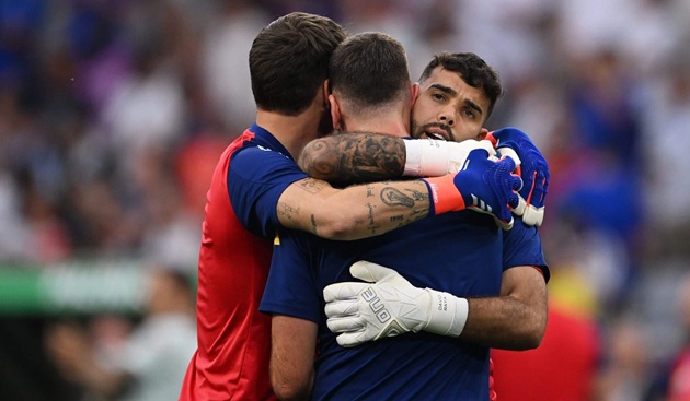 Ảnh bài viết Nghịch lý khung gỗ Tây Ban Nha khi người giỏi nhất phải ở nhà