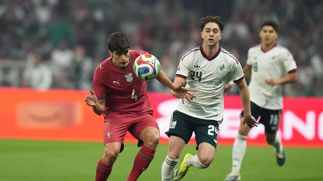 Những cơ hội đã liên tiếp bị đội khách bỏ lỡ.