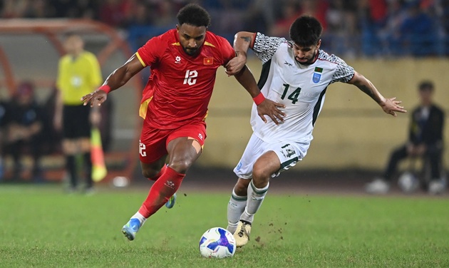 Ảnh bài viết HLV Kim Sang-sik xây dựng hỏa lực mới trong lúc chờ Xuân Son