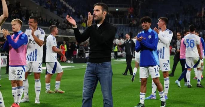 Como đang có mùa bóng thăng hoa trong tay Fabregas.