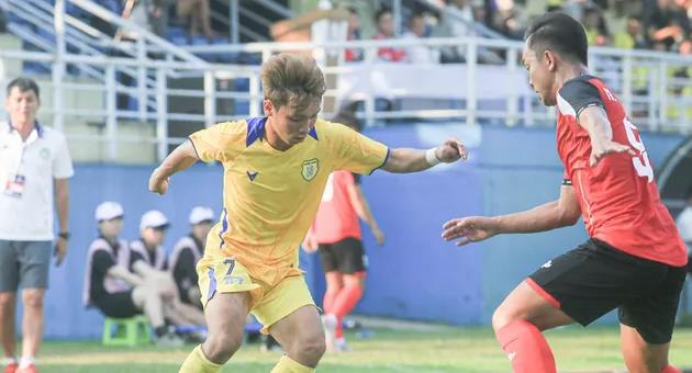 Ảnh bài viết Đội bóng Hạng Nhì bị xử thua 0-3 ngay sau lễ khai mạc giải