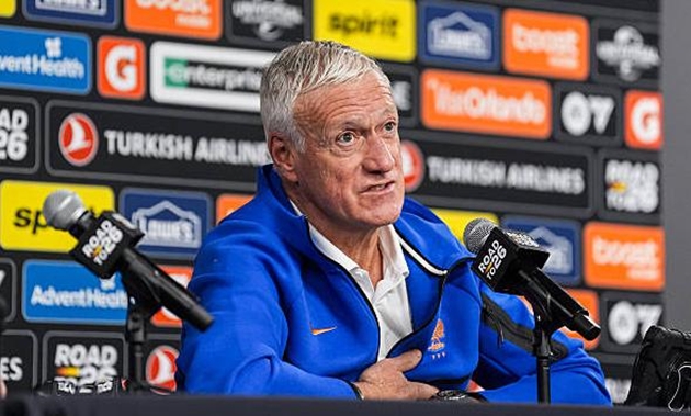 Didier Deschamps kh&ocirc;ng quan t&acirc;m đến tin Zinedine Zidane c&oacute; thể dẫn dắt tuyển Ph&aacute;p.