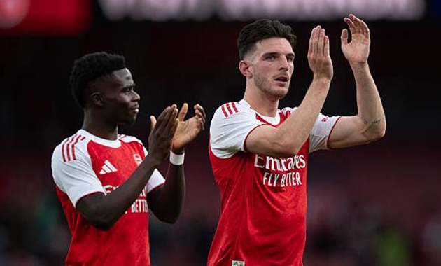 Declan Rice v&agrave; Bukayo Saka đồng loạt r&uacute;t lui khỏi tuyển Anh.
