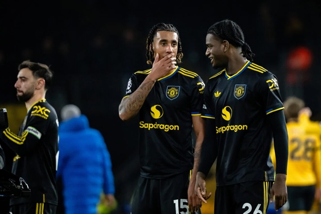 Ayden Heaven v&agrave; Leny Yoro l&agrave; cặp trung vệ đ&aacute;ng kỳ vọng của MU.