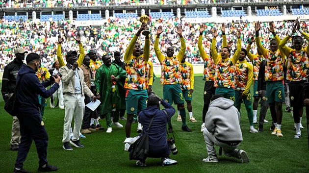 Ảnh bài viết Fan phát cuồng khi Senegal rước cúp AFCON dù bị tước