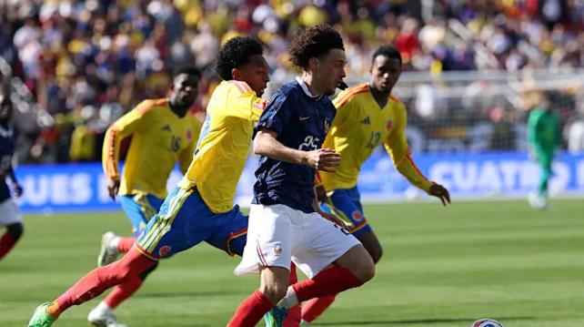 Maghnes Akliouche – 6/10: Cầu thủ thuộc biên chế Monaco mang đến sự sáng tạo và tốc độ cho mặt trận tấn công. Pha kiến tạo chuẩn xác cho Marcus Thuram lập công (phút 41) là điểm nhấn lớn nhất của anh.

Rayan Cherki – 5/10: Tiền đạo của Man City có một ngày thi đấu dưới sức. Dù thi đấu nỗ lực và tạo ra một vài pha xử lý sáng nước ở 30 phút đầu, nhưng việc để mất bóng quá nhiều khiến anh không để lại nhiều dấu ấn.

Desire Doue – 8/10: Cầu thủ xuất sắc nhất trận đấu. Ngôi sao của PSG ghi liền hai bàn thắng đầu tiên cho ĐTQG bằng những cú sút uy lực và hiểm hóc (phút 29 và 56), tiếp tục khẳng định phong độ hủy diệt trong thời gian gần đây.

Marcus Thuram – 7/10: Sau 25 phút đầu "tàng hình", Thuram đã bùng nổ mạnh mẽ. Anh trực tiếp đánh đầu ghi bàn nâng tỷ số lên 2-0 và sau đó kiến tạo cho Doué hoàn tất cú đúp. Một trận đấu cực kỳ hiệu quả của tiền đạo này.