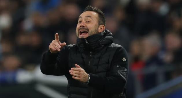 Roberto De Zerbi là ứng cử viên hàng đầu.