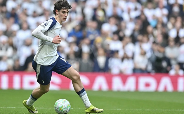 Archie Gray l&agrave; một trong số &iacute;t cầu thủ của Spurs c&oacute; thể thu h&uacute;t sự quan t&acirc;m từ c&aacute;c c&acirc;u lạc bộ kh&aacute;c