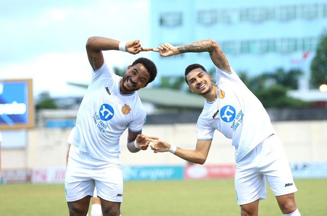 Nguyễn Xu&acirc;n Son v&agrave; Đỗ Ho&agrave;ng H&ecirc;n từng s&aacute;t c&aacute;nh ở Nam Định.