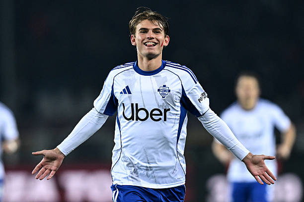 Nico Paz lọt v&agrave;o tầm ngắm của Man Utd. 