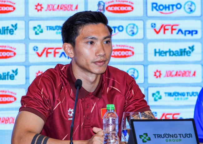 Văn Hậu quyết t&acirc;m đ&aacute;nh bại Malaysia.