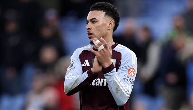 Ảnh bài viết Saunders gọi MU là nghĩa địa và khuyên Rogers ở lại Villa