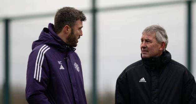 Carrick v&agrave; huyền thoại Bryan Robson.