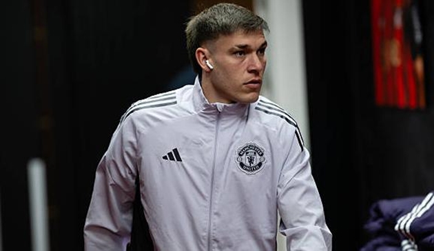 Manuel Ugarte nằm trong tầm ngắm của Manchester United.