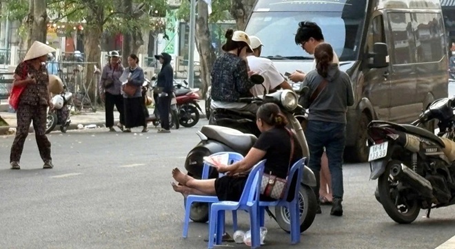 Ảnh bài viết Bất ngờ cảnh "ế ẩm" vé chợ đen trận Việt Nam - Malaysia