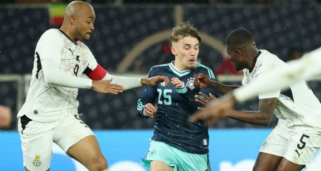 Lennart Karl khiến CĐV trầm trồ bởi kỹ thuật đi bóng ấn tượng.