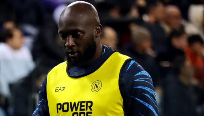 Lukaku trong m&agrave;u &aacute;o Napoli.