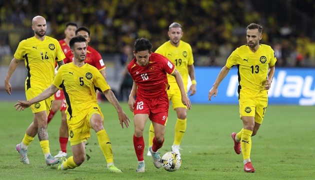 Ảnh bài viết HLV Kim Sang-sik dùng hàng công cực mạnh để tiếp đón Malaysia