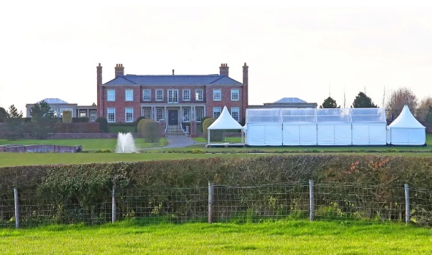 Ảnh bài viết Wayne Rooney dựng rạp khổng lồ mừng sinh nhật vợ tại biệt thự riêng